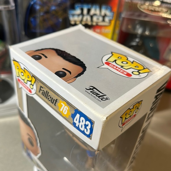 Vault Dweller 483 - Picture 2 of 5